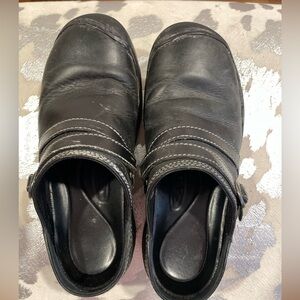 Keen black clogs size 7